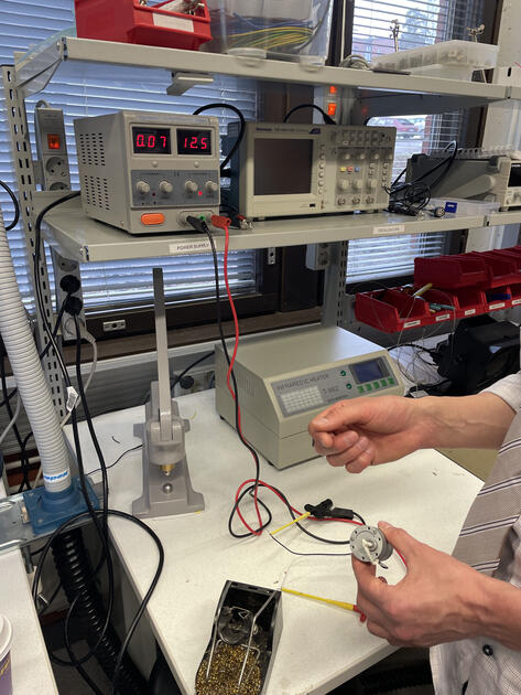 Power supply with motor